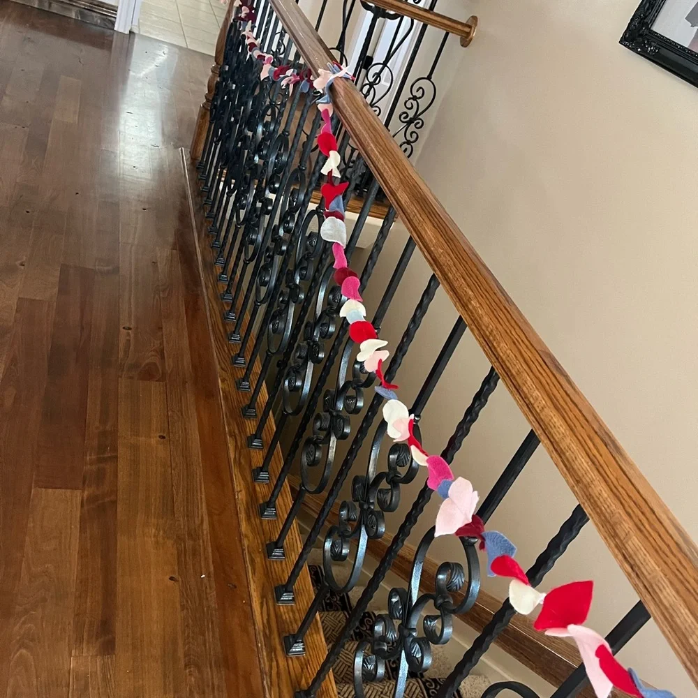 Long felt Valentine’s garland multi colored